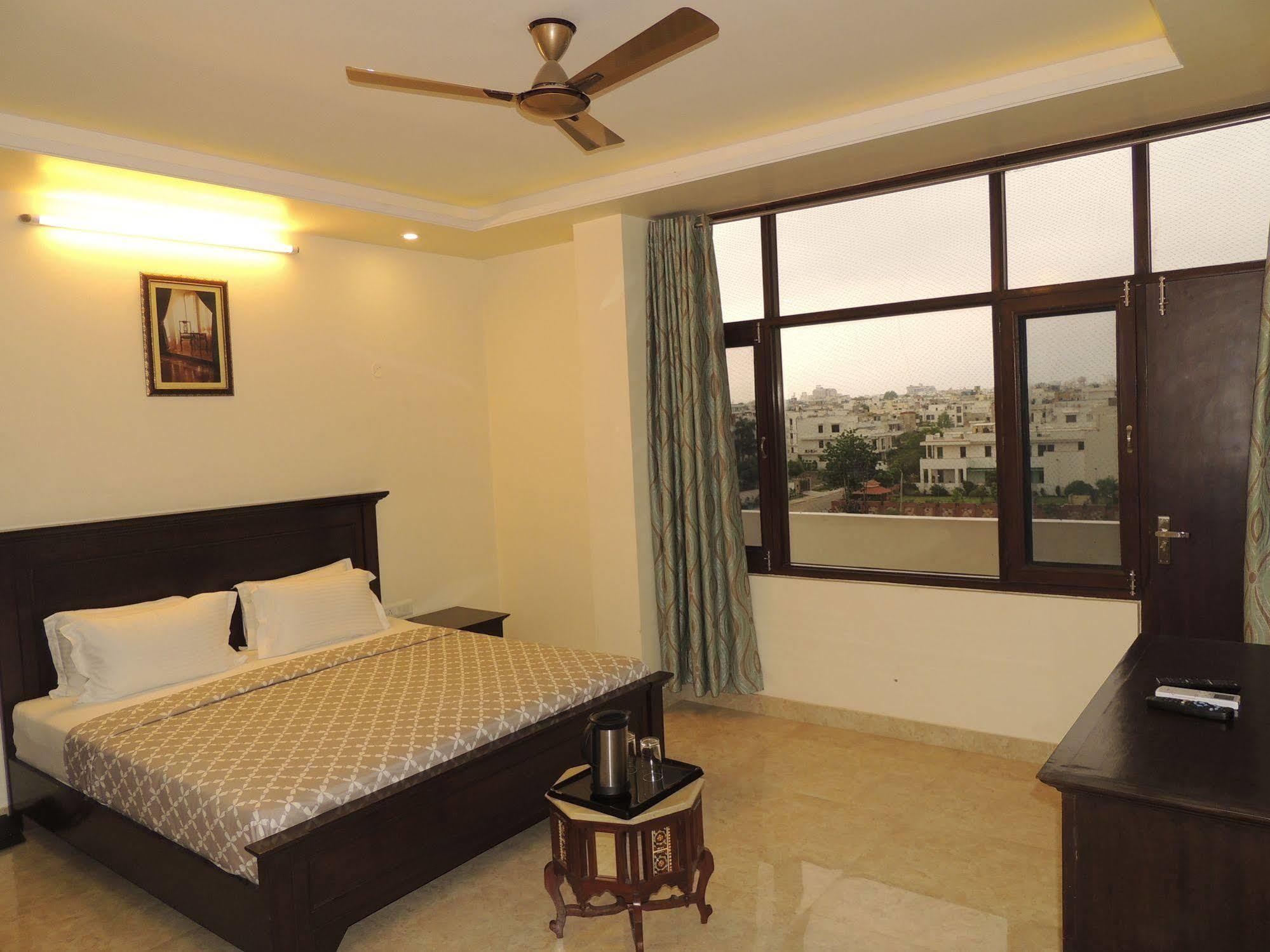 Raj Regency Hotel Jaipur Ngoại thất bức ảnh