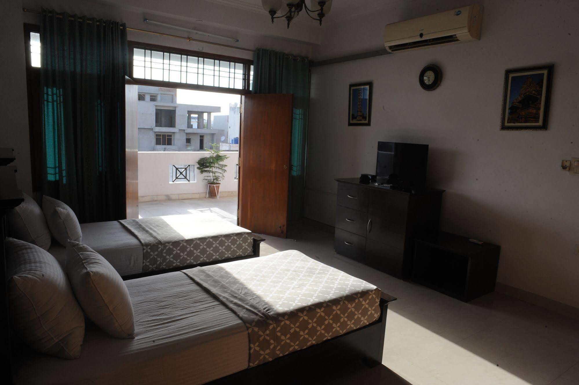 Raj Regency Hotel Jaipur Ngoại thất bức ảnh
