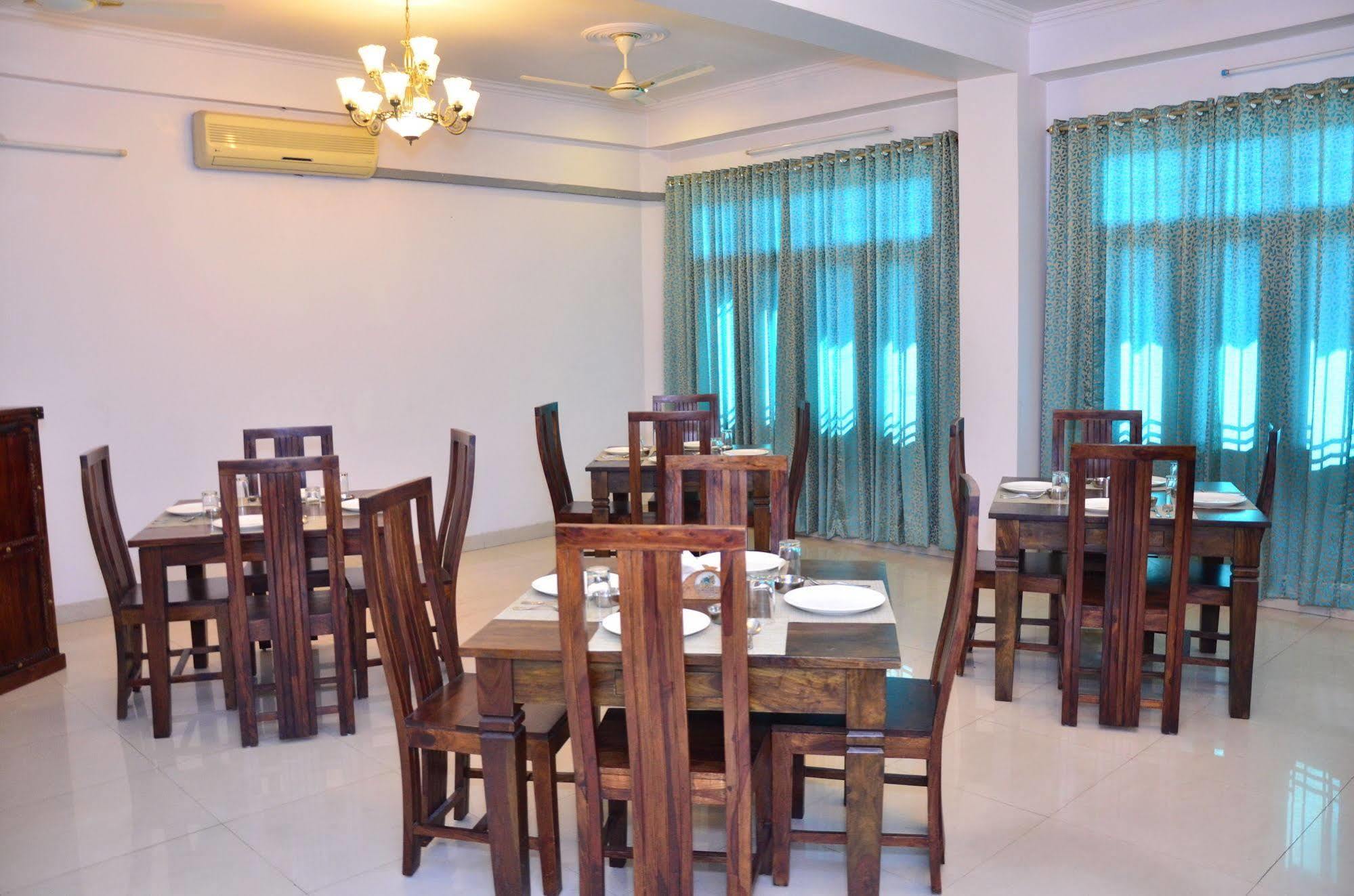 Raj Regency Hotel Jaipur Ngoại thất bức ảnh